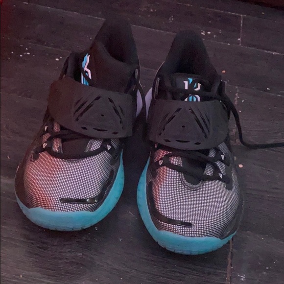 Kyrie low 3 - Picture 3 of 3